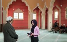 Fizza Arshad (center) interviews Amir Aziz, the imam of the Berlin Mosque, also known as Ahmadiyya Mosque, who emigrated from Pakistan in 2016. 