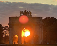 The arch d'triomphe in silhouette 