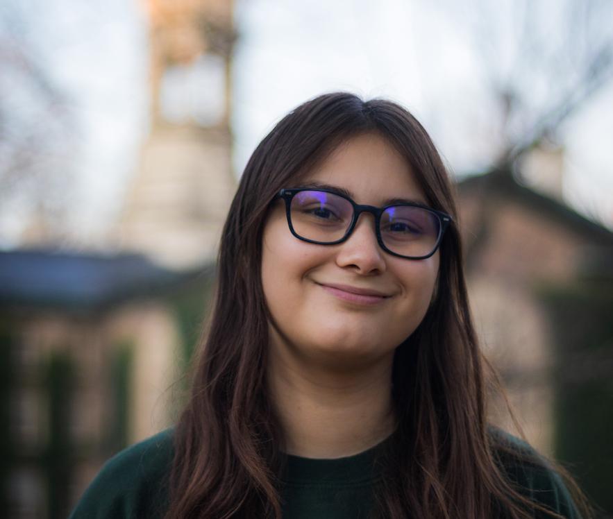 Elle Weber in front of Nassau Hall