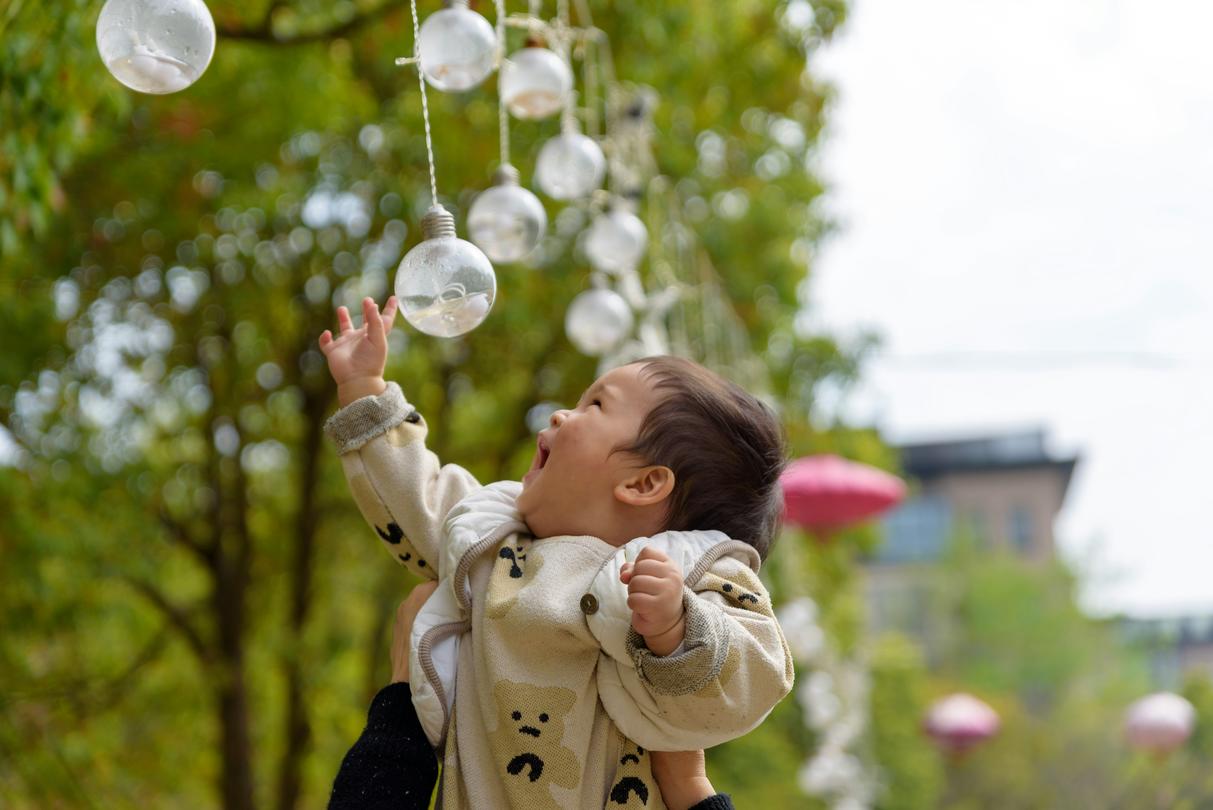 A six-week online parenting program improved parents' confidence and responsive caregiving behaviors in China, providing new evidence that culturally tailored interventions can strengthen family relationships in a society shaped by demanding work schedules and intense educational pressure.
