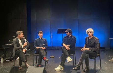 Q&A with the cast of “La Métamorphose” by Kafka, four guys on a stage